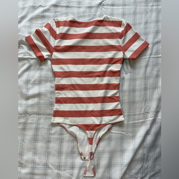 BNWT Babaton by Aritzia Contour Crew Neck Body Suit - Size Small - Picture 2 of 3